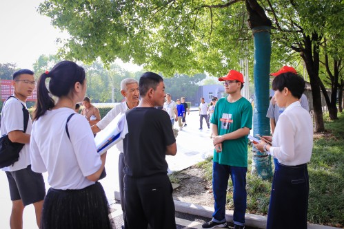 201908【今日五中迎來新主人——阜陽五中千余名新生喜領(lǐng)通知書】2000k 阜陽日報 阜陽發(fā)布 特約攝影 凡偉 18844908911 (7)_conew1.jpg