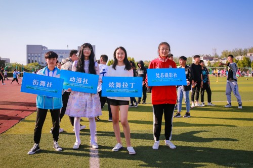 201909【五中社團(tuán)喜迎新 莘莘學(xué)子顯風(fēng)采——阜陽五中舉行2019年社團(tuán)納新大會(huì)】2000k 阜陽日報(bào) 阜陽發(fā)布 特約攝影 凡偉 18844908911-11 (11)_conew1.jpg