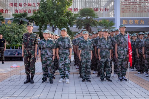 202008【班級合照 2020級軍訓(xùn)閉幕式阜陽五中】潁州晚報 阜陽日報 特約攝影記者 凡偉 18844908911_conew1.jpg