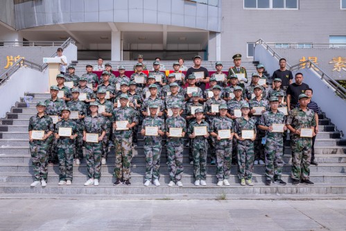 202008【2020級軍訓(xùn)閉幕式 阜陽五中】潁州晚報 阜陽日報 特約攝影記者 凡偉 18844908911-9_conew1.jpg