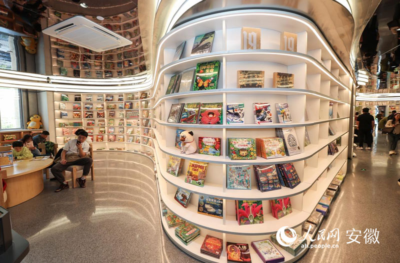 合肥元·書局提供了眾多溫馨的閱讀空間。人民網(wǎng)記者 張俊攝
