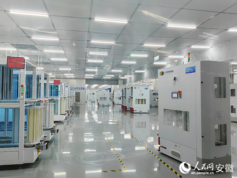 淮南市鳳臺縣，中環(huán)低碳（安徽）新能源光伏組件科技有限公司正在生產(chǎn)。人民網(wǎng)記者 韓震震攝